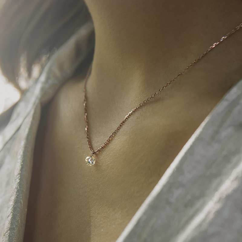 Колье из красного золота с бриллиантом (047746)