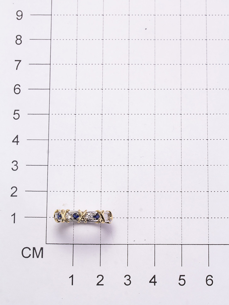 Кольцо из комбинированного золота с бриллиантами и сапфирами (047129)