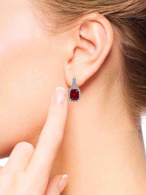 Серьги из жёлтого золота с бриллиантами и рубином (060559)