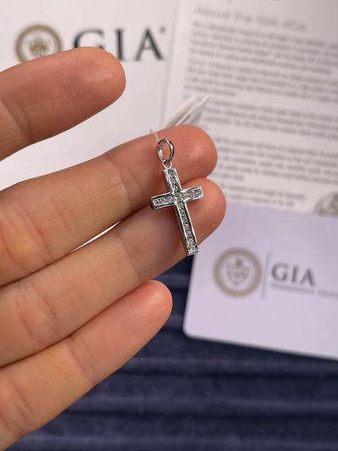 Кулон крест из белого золота с бриллиантами (048475)