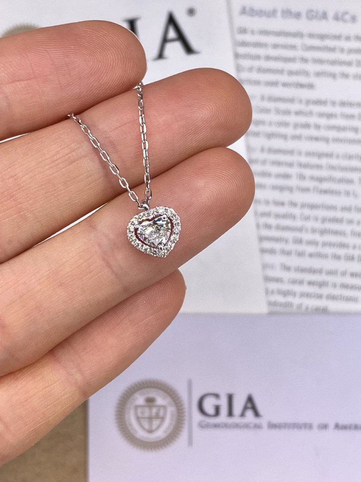 Колье из белого золота с бриллиантами 