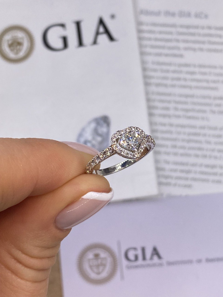 Помолвочное кольцо из белого золота с бриллиантами (054385)