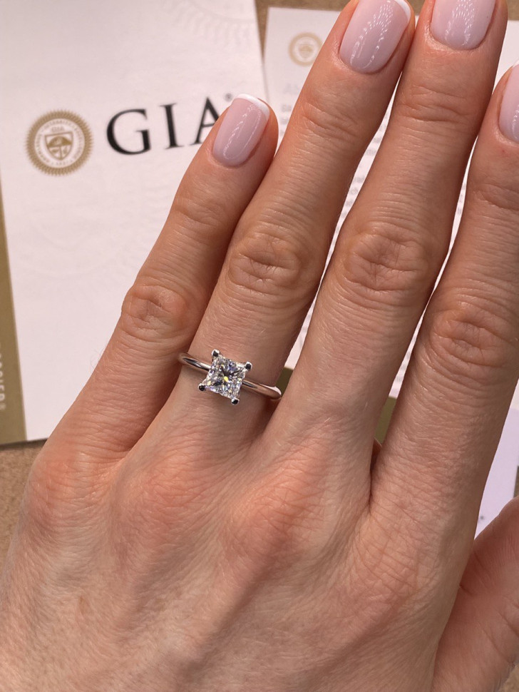 Помолвочное кольцо из белого золота с бриллиантом (050859)