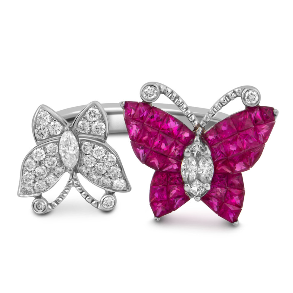 Кольцо из белого золота с бриллиантами и рубинами (041137)