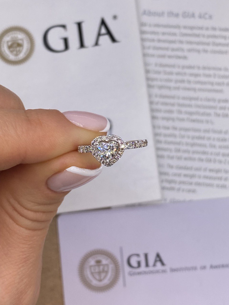 Помолвочное кольцо из белого золота с бриллиантами (054380)