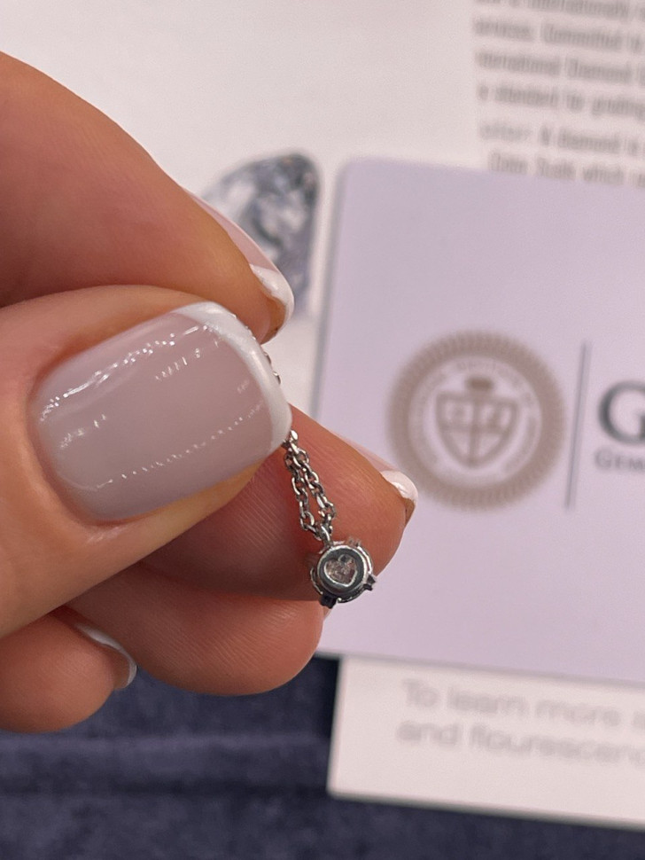 Колье из белого золота с бриллиантом (046249)