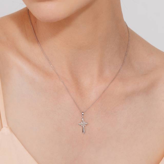 Кулон крест из белого золота с бриллиантами (039518)