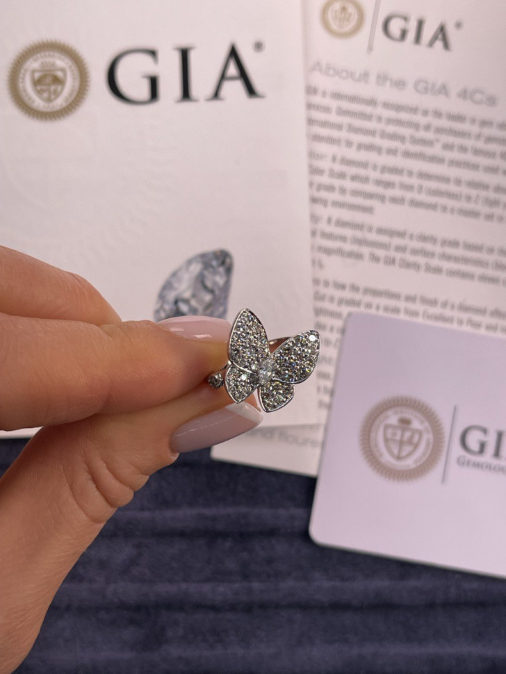 Кольцо из белого золота с бриллиантами 