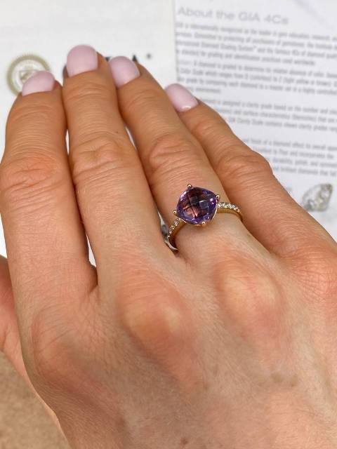 Кольцо из комбинированного золота с бриллиантами и аметистом (001376)