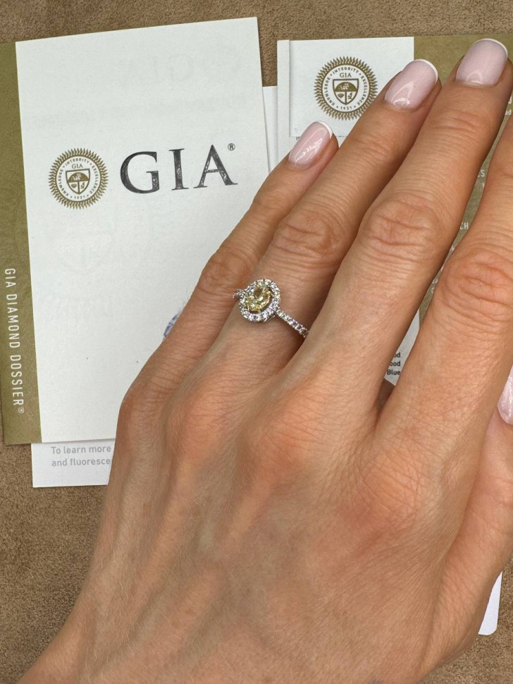 Помолвочное кольцо из белого золота с бриллиантами (062660)