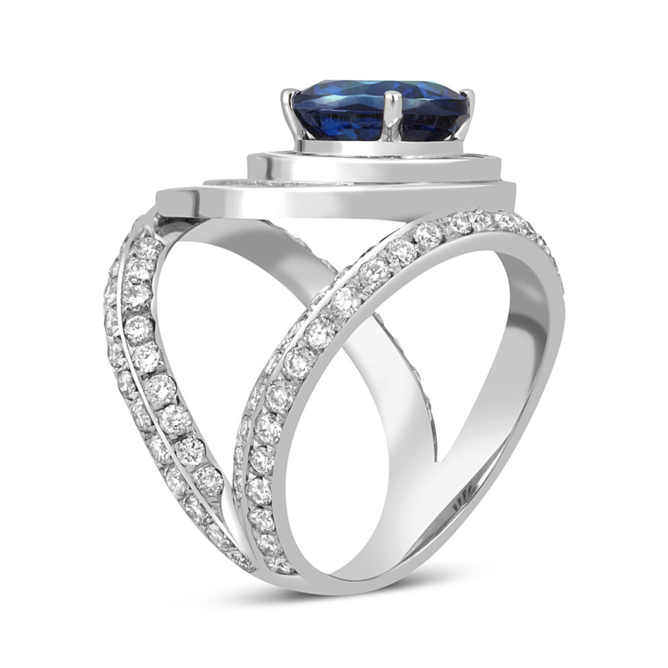 Кольцо из белого золота 750 пробы с бриллиантами и сапфиром (046828)