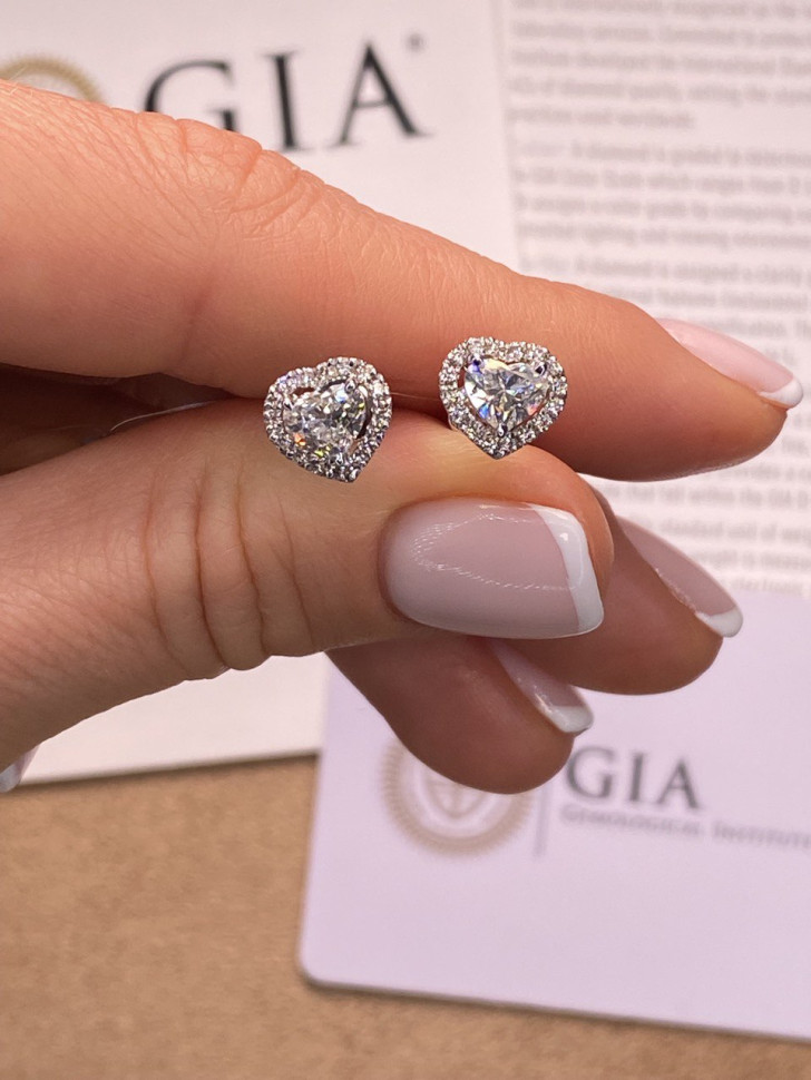 Серьги пусеты из белого золота с бриллиантами 