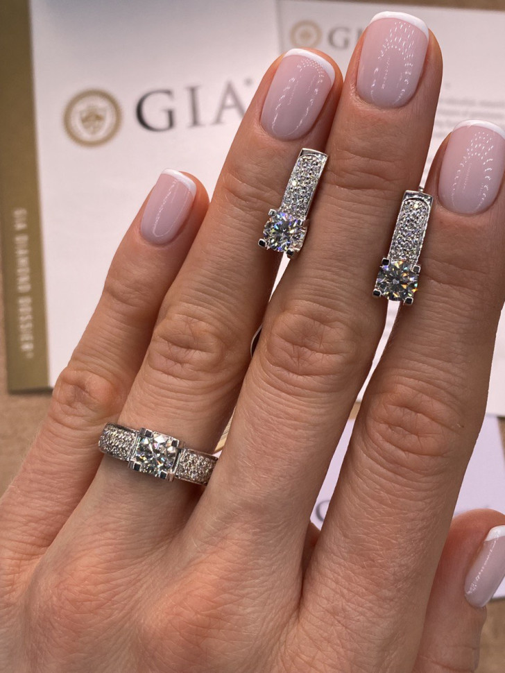 Серьги из белого золота с бриллиантами  (054431)