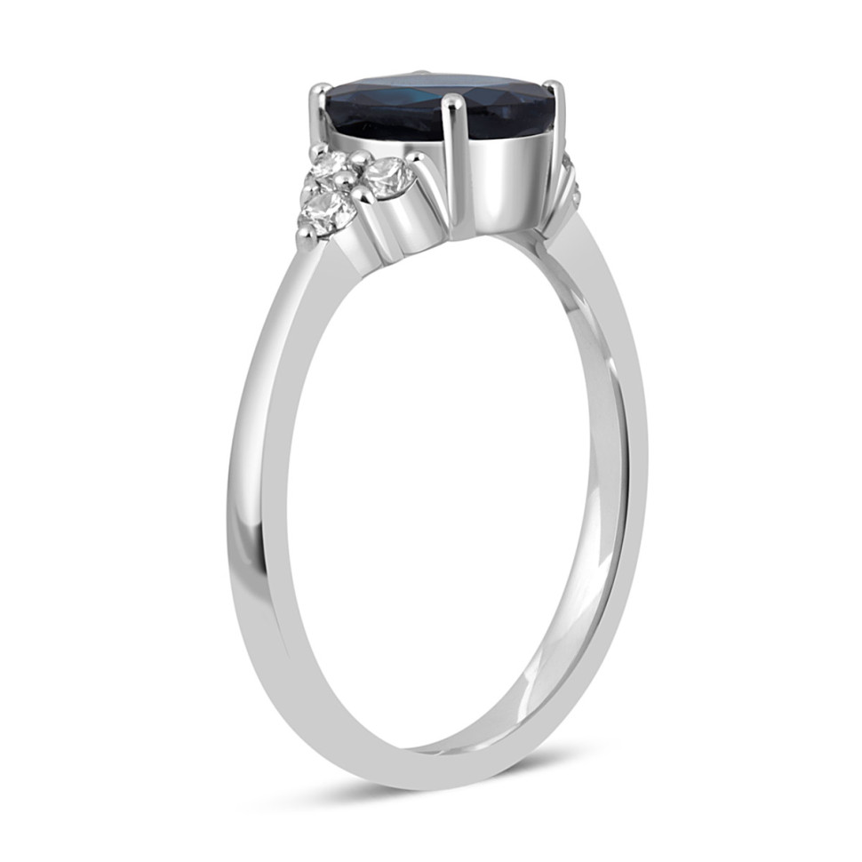 Кольцо из белого золота с бриллиантами и сапфиром (044368)