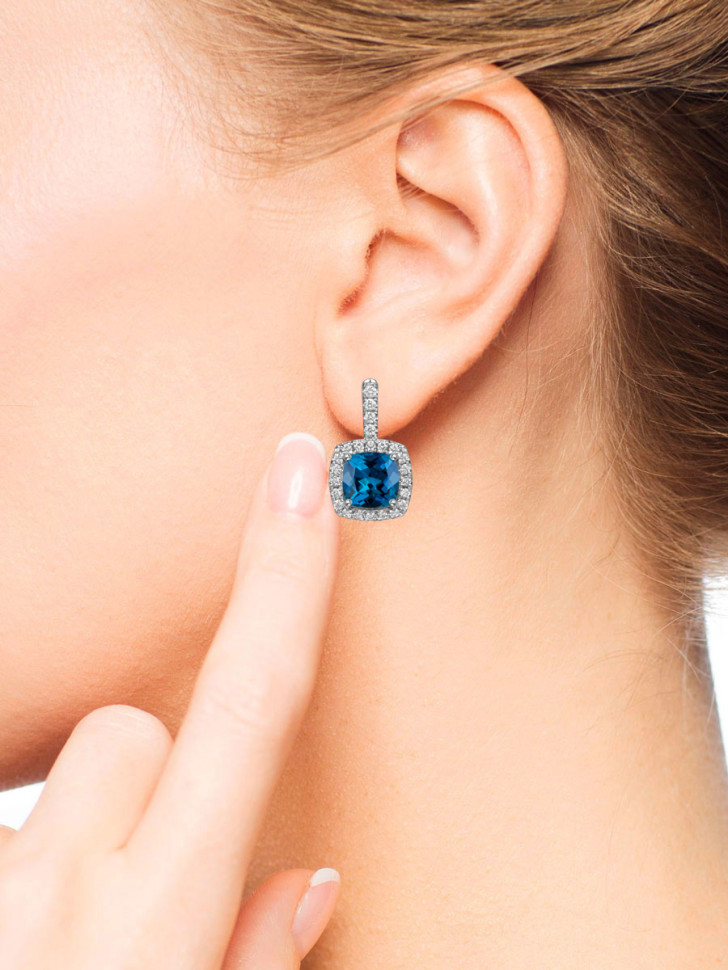 Серьги из белого золота с бриллиантами и топазами (060352)