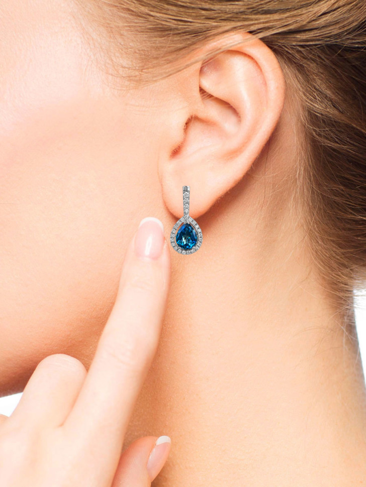 Серьги из белого золота с бриллиантами и лондон топазами (060364)