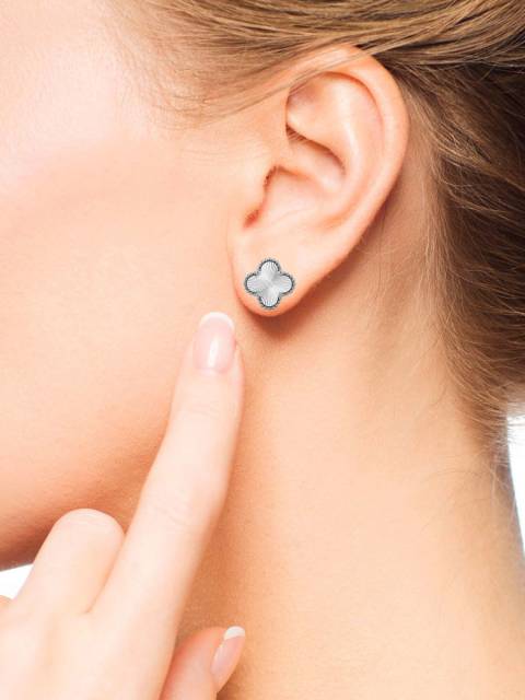 Серьги пусеты из белого золота с бриллиантами  (057644)