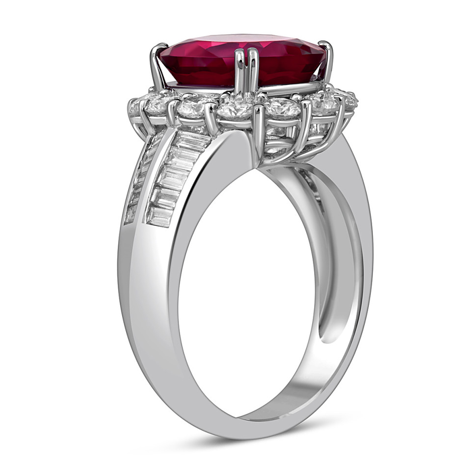 Кольцо из платины с бриллиантами и рубином (054965)